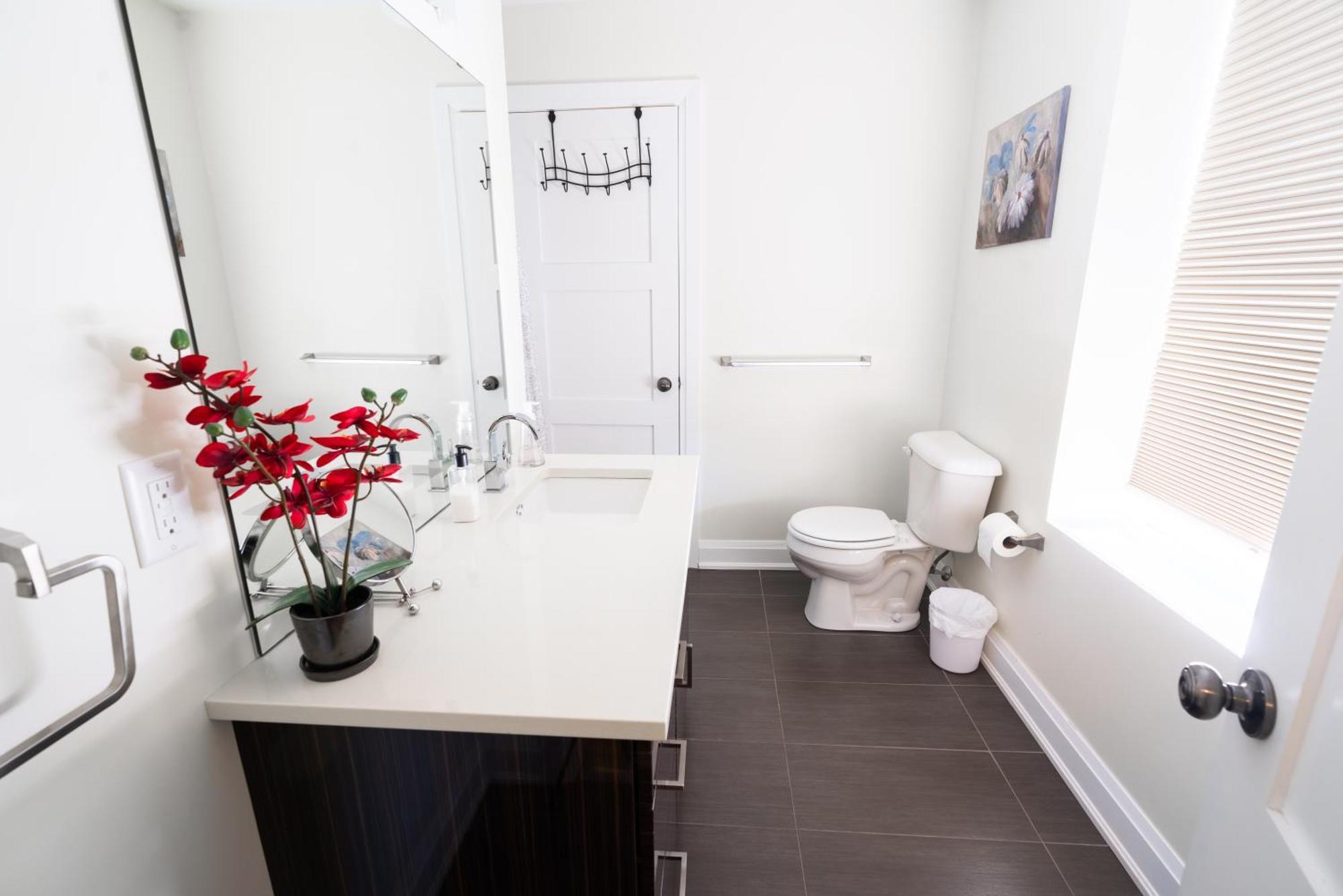 Spacious 3 Bedroom Apartment In Heart Of Niagara Thorold Ngoại thất bức ảnh