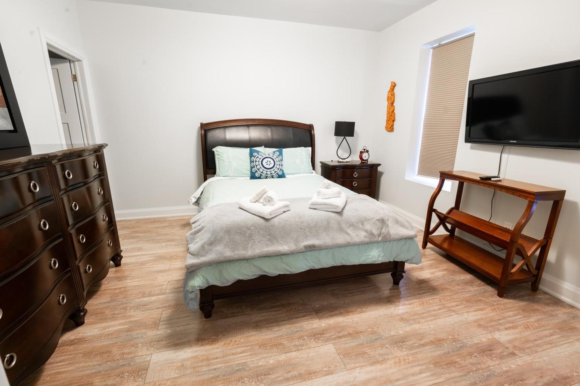 Spacious 3 Bedroom Apartment In Heart Of Niagara Thorold Ngoại thất bức ảnh