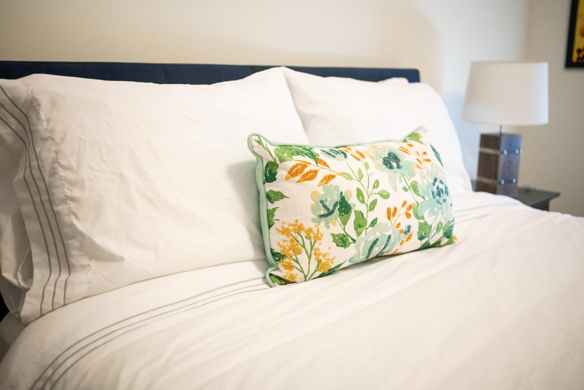 Spacious 3 Bedroom Apartment In Heart Of Niagara Thorold Ngoại thất bức ảnh