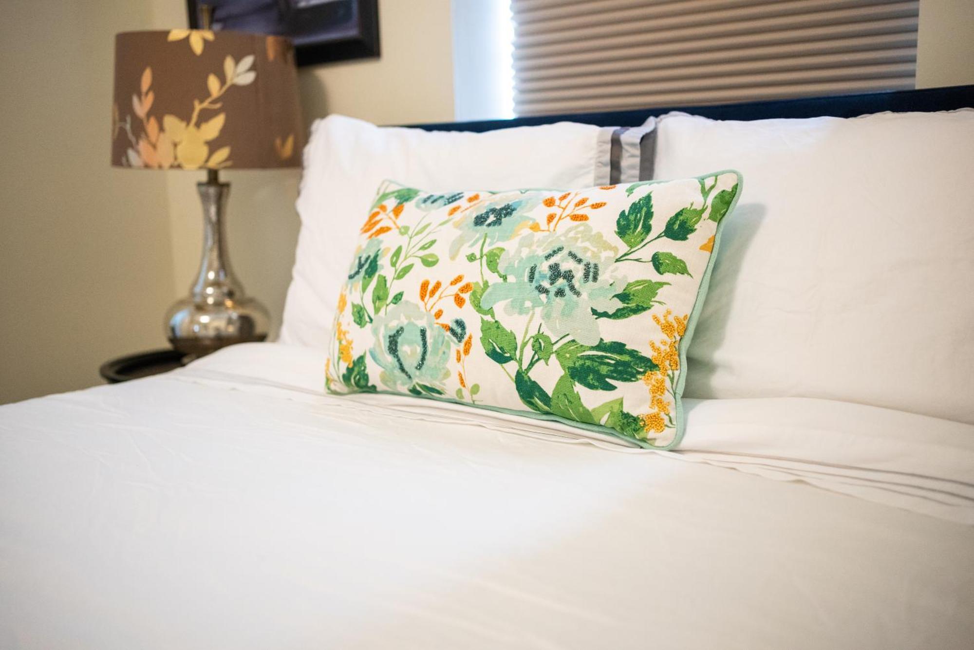 Spacious 3 Bedroom Apartment In Heart Of Niagara Thorold Ngoại thất bức ảnh