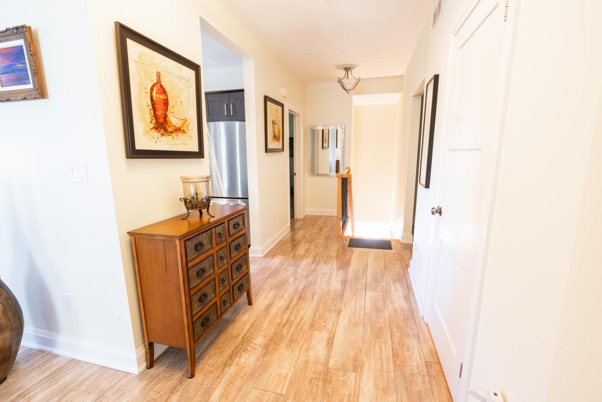 Spacious 3 Bedroom Apartment In Heart Of Niagara Thorold Ngoại thất bức ảnh