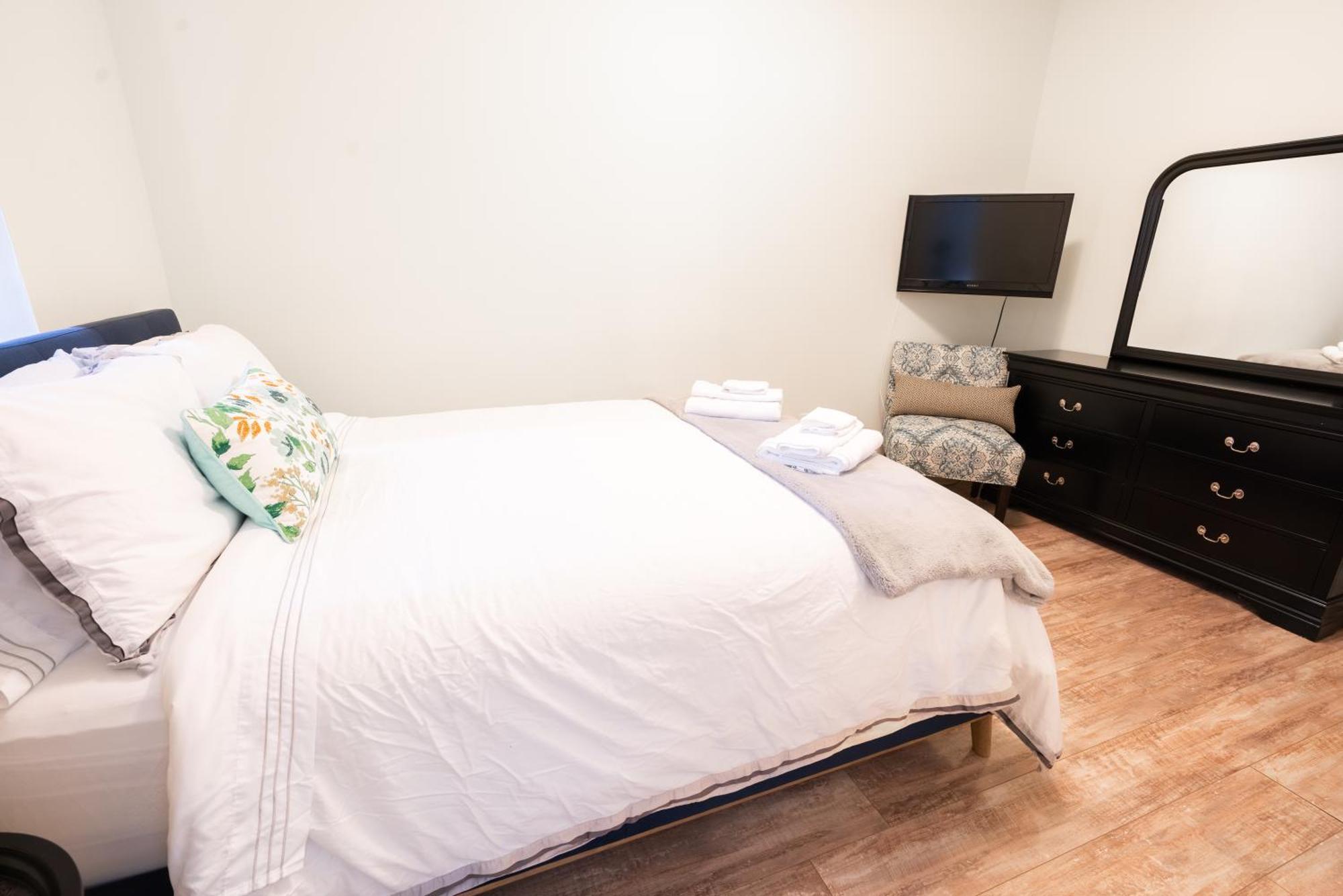 Spacious 3 Bedroom Apartment In Heart Of Niagara Thorold Ngoại thất bức ảnh