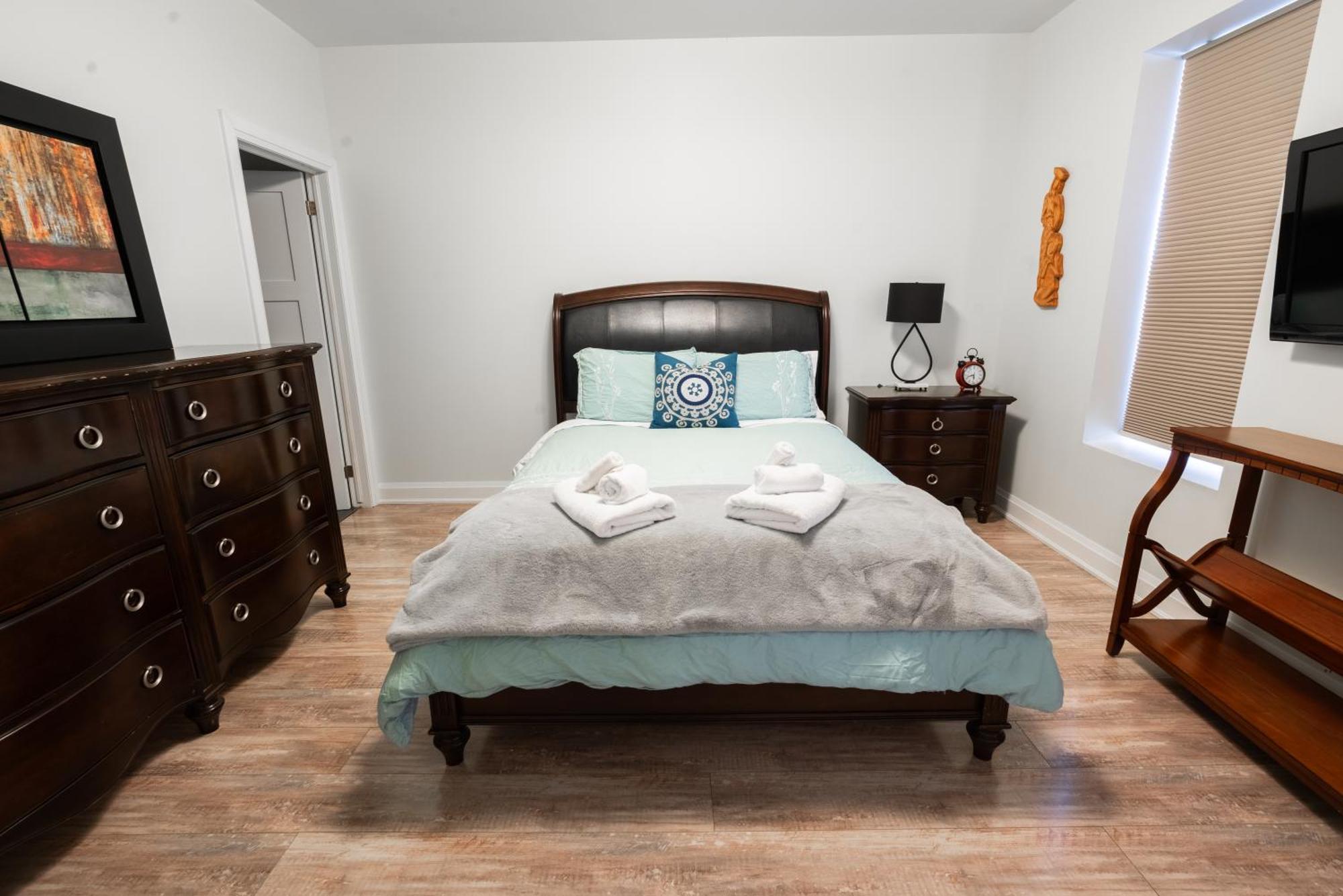 Spacious 3 Bedroom Apartment In Heart Of Niagara Thorold Ngoại thất bức ảnh